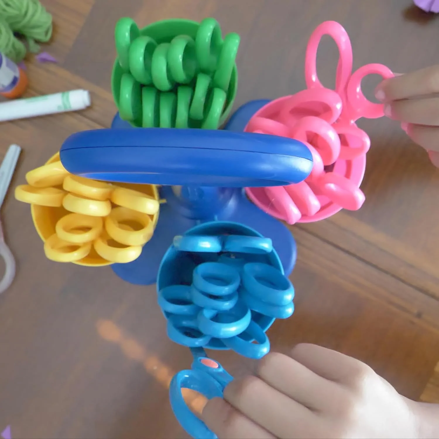 قیچی و جای قیچی مدرسه وستکات، قیچی ایمنی نوک تیز 5 اینچی برای کودکان، متنوع، بسته 24 عددی (14755) قیچی و جای قیچی مدرسه وستکات، قیچی ایمنی نوک تیز 5 اینچی برای کودکان، متنوع، بسته 24 عددی (14755)