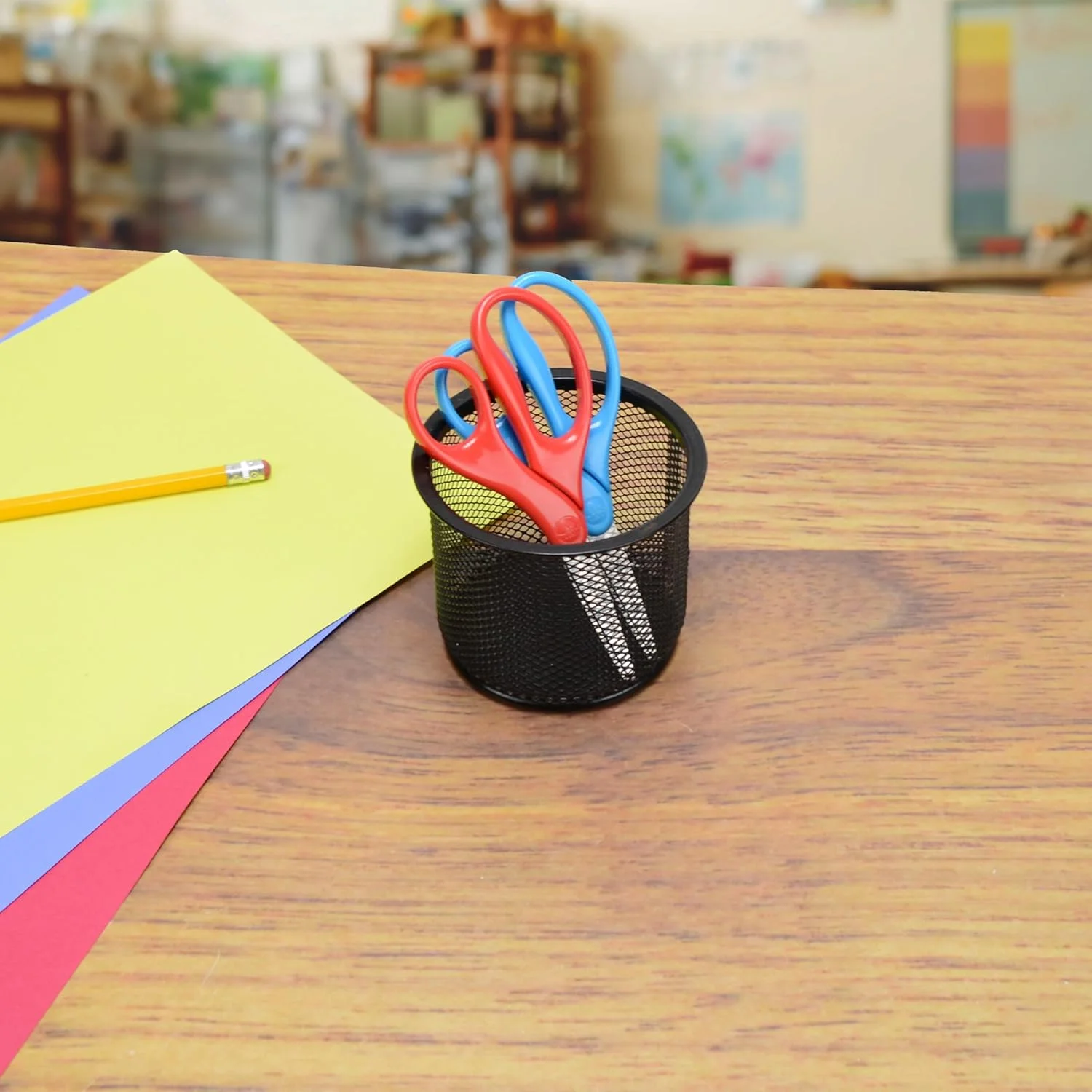 قیچی نوک تیز 5 اینچی وستcott برای کودکان 6 تا 8 سال - قیچی بادوام مدرسه یا کاردستی در رنگ های متنوع قرمز یا آبی قیچی نوک تیز 5 اینچی وستcott برای کودکان 6 تا 8 سال - قیچی بادوام مدرسه یا کاردستی در رنگ های متنوع قرمز یا آبی