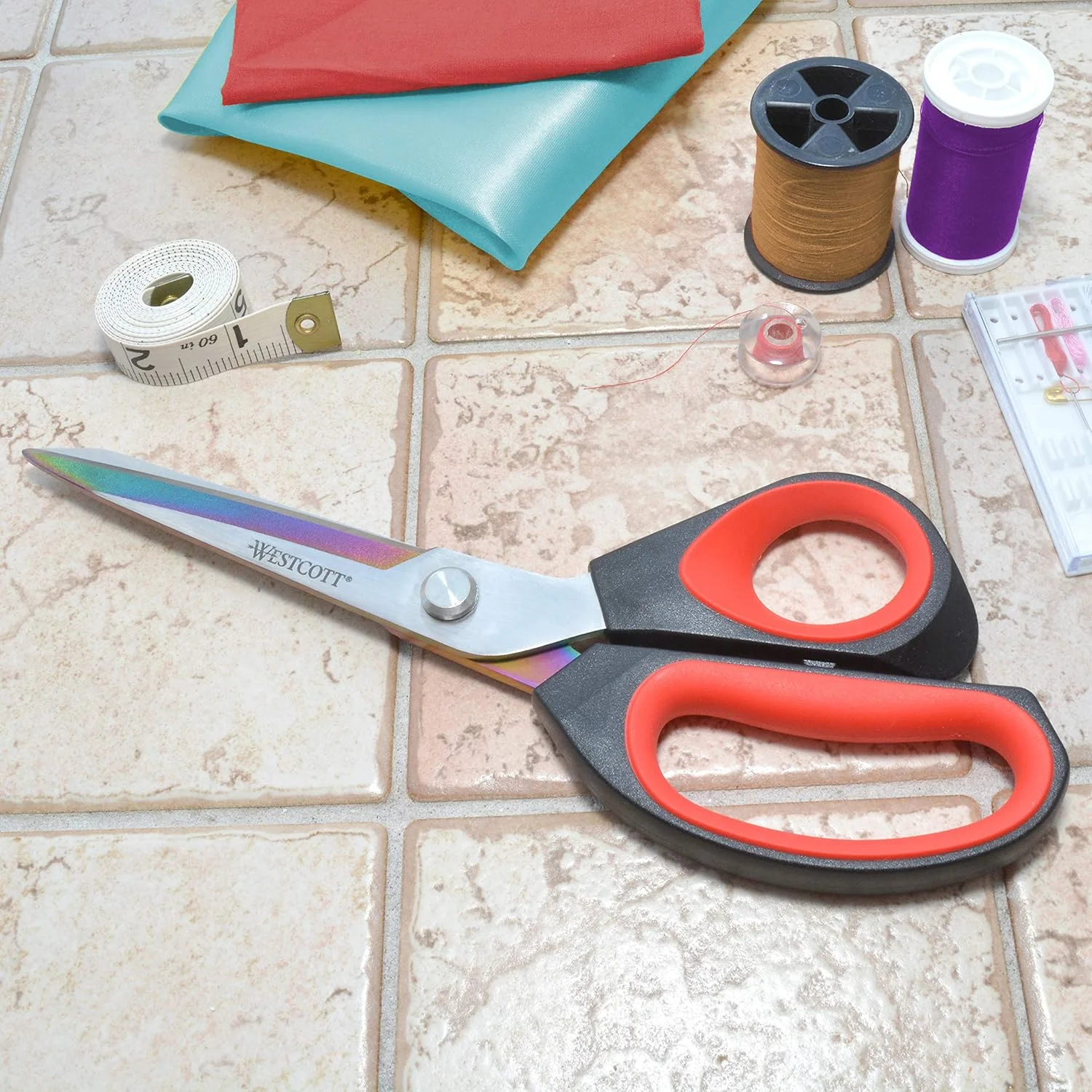 قیچی خیاطی 9.5 اینچی Westcott 17780 برای کاردستی، قرمز/مشکی قیچی خیاطی 9.5 اینچی Westcott 17780 برای کاردستی، قرمز/مشکی