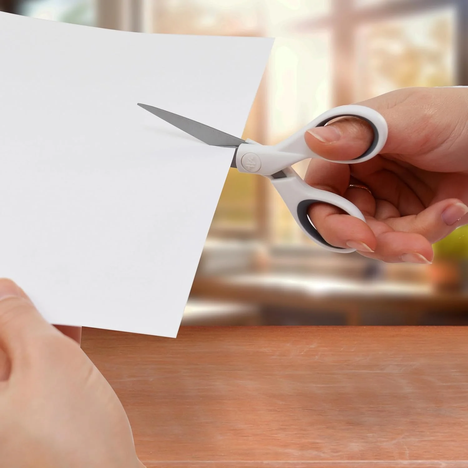 قیچی کاردستی وستکات 16376، قیچی میکرو نوک تیتانیومی 5 اینچی، سفید/خاکستری قیچی کاردستی وستکات 16376، قیچی میکرو نوک تیتانیومی 5 اینچی، سفید/خاکستری