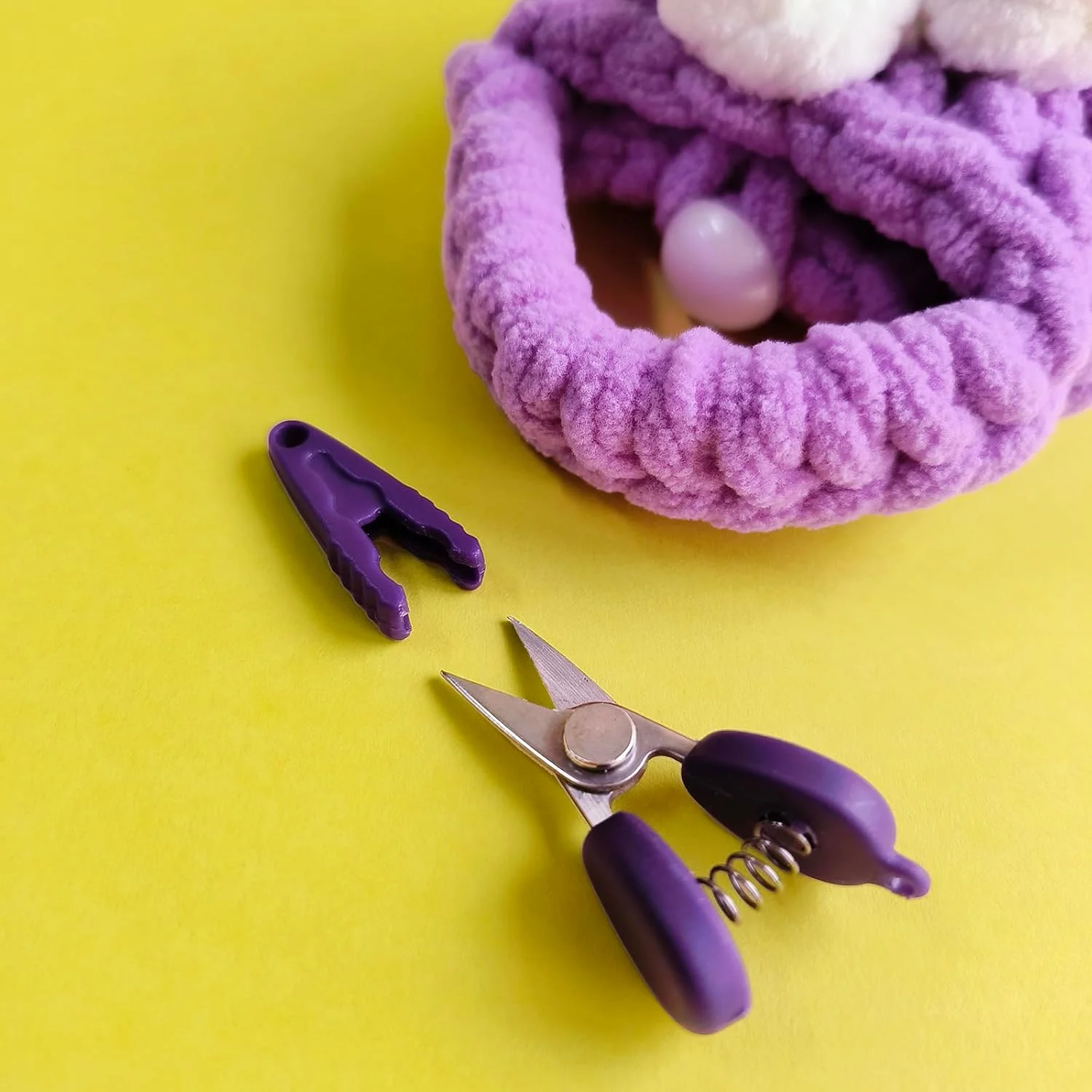 قیچی مینی ورونیک به همراه روکش، هدیه ای ایده آل برای علاقه مندان به صنایع دستی، قیچی های کوچک به همراه کیف برای مسافرت، قیچی دست ساز برای قلاب بافی، بافندگی و برش کاغذ (بنفش) قیچی مینی ورونیک به همراه روکش، هدیه ای ایده آل برای علاقه مندان به صنایع دستی، قیچی های کوچک به همراه کیف برای مسافرت، قیچی دست ساز برای قلاب بافی، بافندگی و برش کاغذ (بنفش)