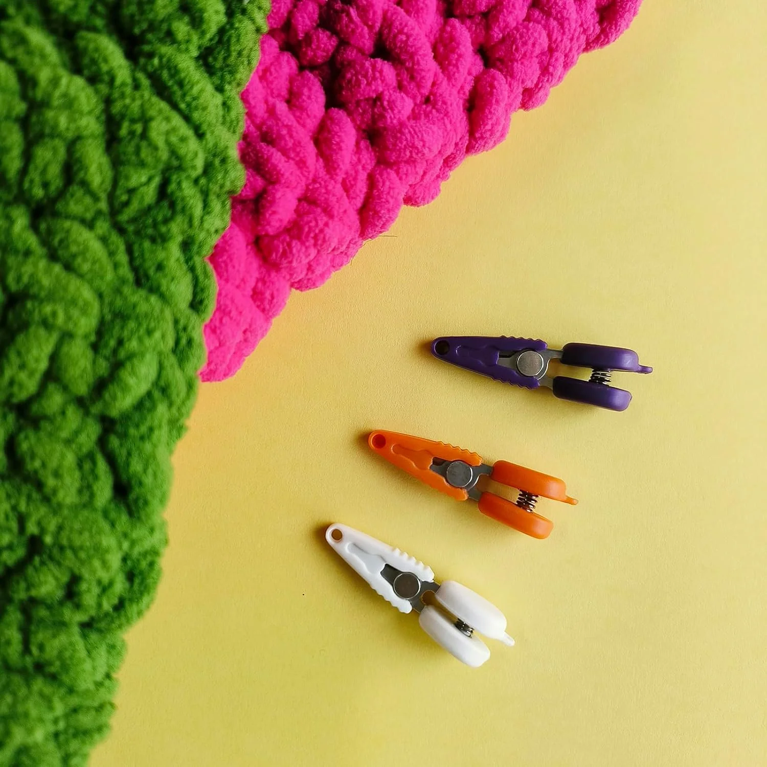 قیچی مینی ورونیک به همراه روکش، هدیه ای ایده آل برای علاقه مندان به صنایع دستی، قیچی های کوچک به همراه کیف برای مسافرت، قیچی دست ساز برای قلاب بافی، بافندگی و برش کاغذ (بنفش) قیچی مینی ورونیک به همراه روکش، هدیه ای ایده آل برای علاقه مندان به صنایع دستی، قیچی های کوچک به همراه کیف برای مسافرت، قیچی دست ساز برای قلاب بافی، بافندگی و برش کاغذ (بنفش)