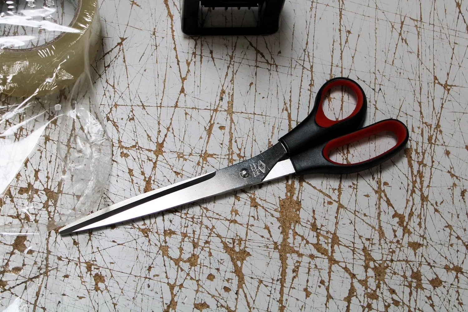 قیچی همه کاره WEDO EFCO 1803105، طول 25.5 سانتی متر، مشکی/قرمز، 20 x 10 x 4 سانتی متر قیچی همه کاره WEDO EFCO 1803105، طول 25.5 سانتی متر، مشکی/قرمز، 20 x 10 x 4 سانتی متر