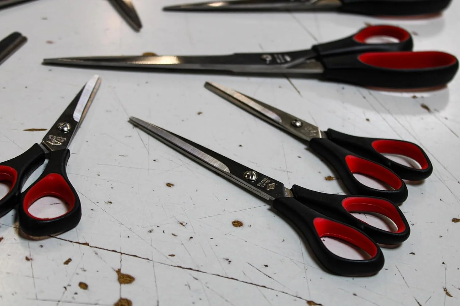 قیچی همه کاره WEDO EFCO 1803105، طول 25.5 سانتی متر، مشکی/قرمز، 20 x 10 x 4 سانتی متر قیچی همه کاره WEDO EFCO 1803105، طول 25.5 سانتی متر، مشکی/قرمز، 20 x 10 x 4 سانتی متر