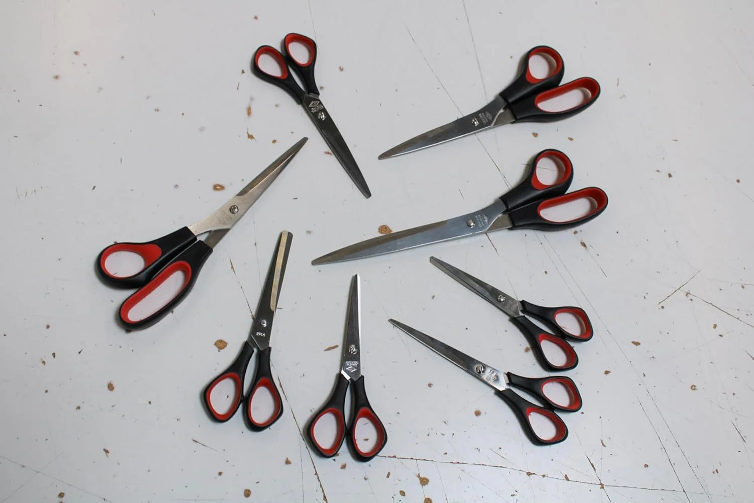 قیچی همه کاره WEDO EFCO 1803105، طول 25.5 سانتی متر، مشکی/قرمز، 20 x 10 x 4 سانتی متر قیچی همه کاره WEDO EFCO 1803105، طول 25.5 سانتی متر، مشکی/قرمز، 20 x 10 x 4 سانتی متر