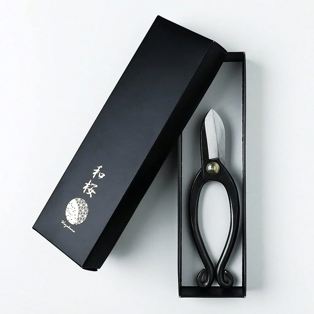 قیچی گل آرایی کلاسیک ایکنوبو وازاکورا 165 میلی متر ساخت ژاپن - مشکی قیچی گل آرایی کلاسیک ایکنوبو وازاکورا 165 میلی متر ساخت ژاپن - مشکی