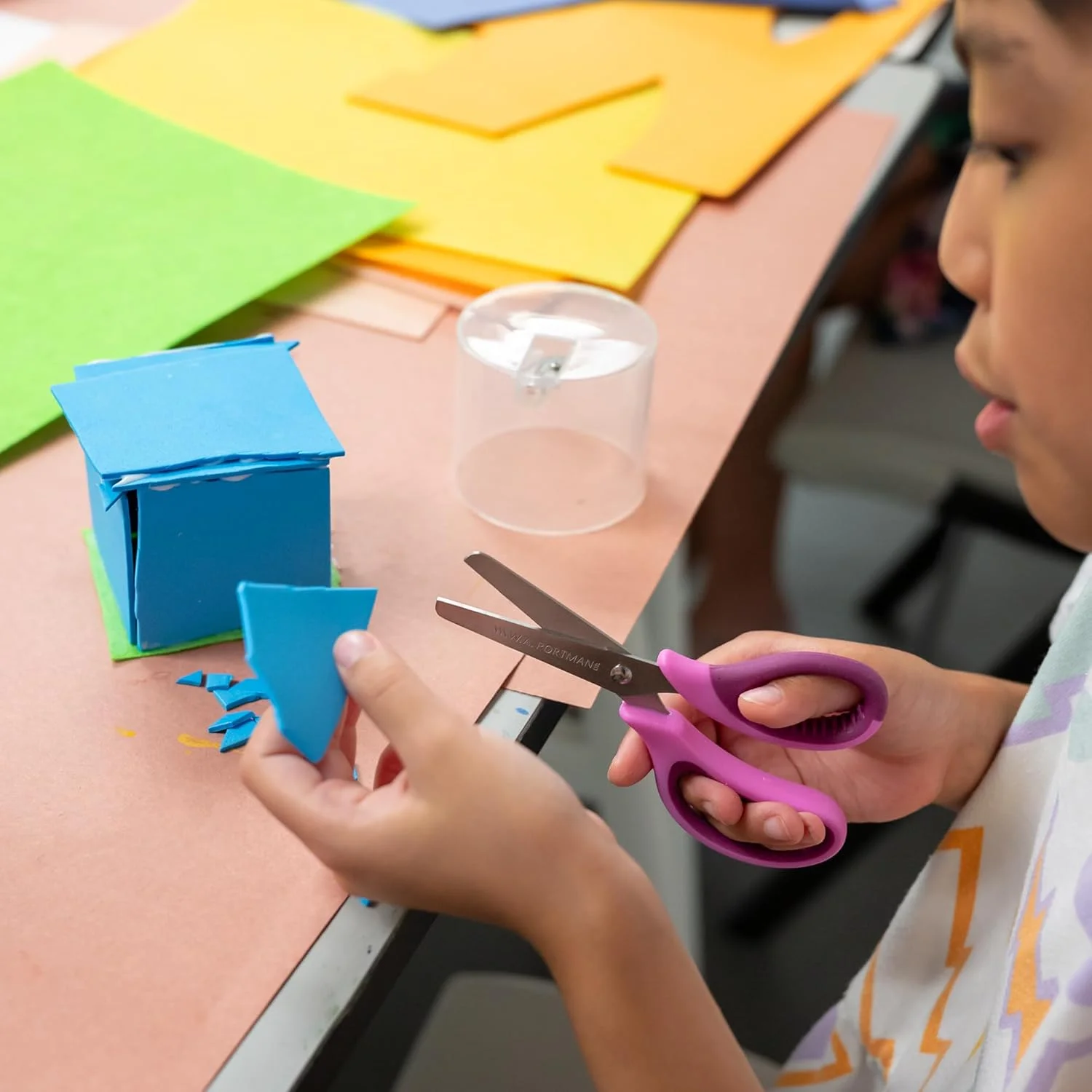 قیچی کودکانه نوک گرد W.A. Portman بسته 6 عددی - قیچی کوچک برای لوازم کاردستی منزل و کلاس - قیچی ایمنی کودکانه برای بازگشت به مدرسه - قیچی نوک گرد برای کودکان قیچی کودکانه نوک گرد W.A. Portman بسته 6 عددی - قیچی کوچک برای لوازم کاردستی منزل و کلاس - قیچی ایمنی کودکانه برای بازگشت به مدرسه - قیچی نوک گرد برای کودکان