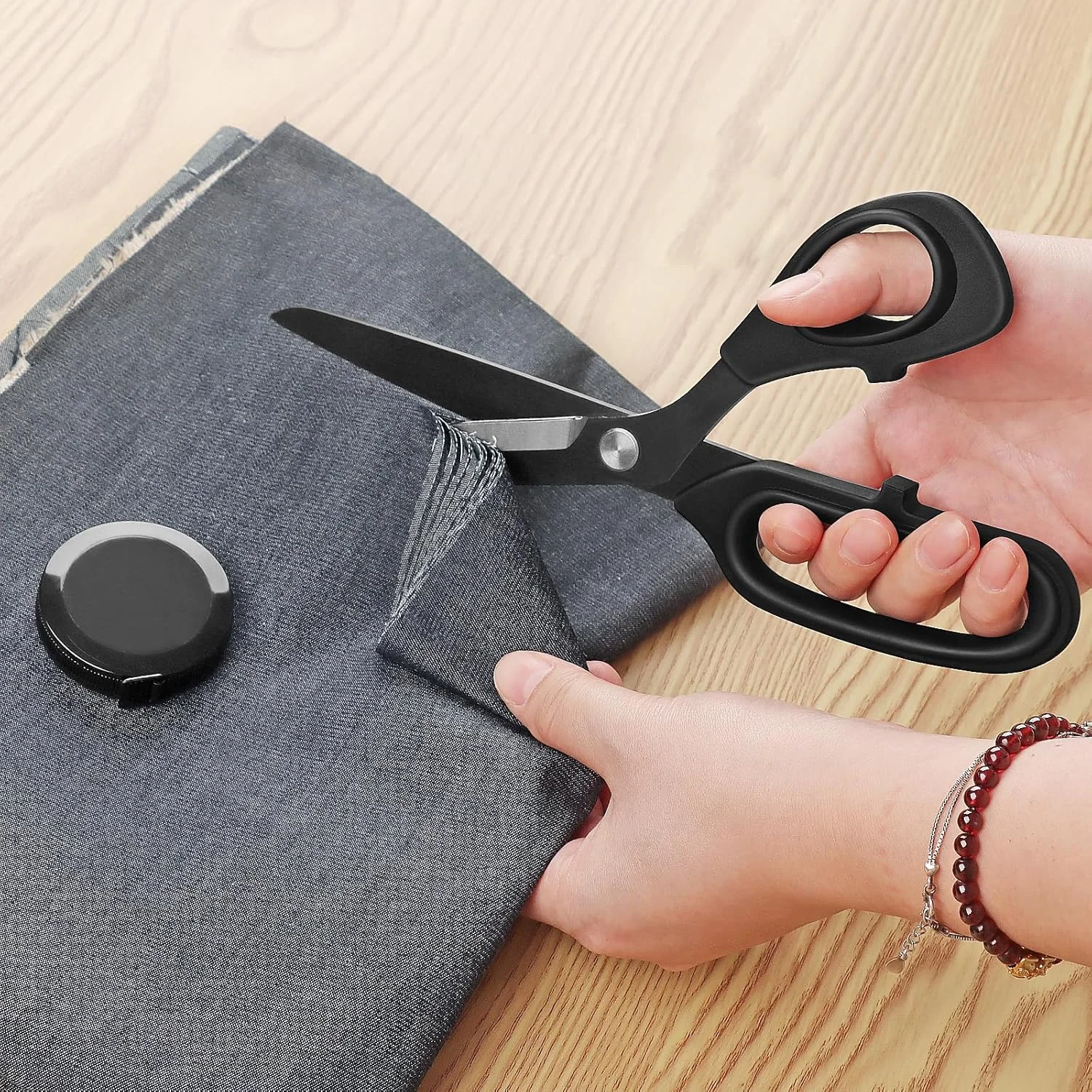قیچی پارچه و خیاطی Vutyvve برای برش پارچه، لباس، منسوجات، با دسته نرم و راحت، قیچی خیاطی 24.5 سانتی متری، نخ چین، متر خیاطی، مشکی، ست 3 عددی