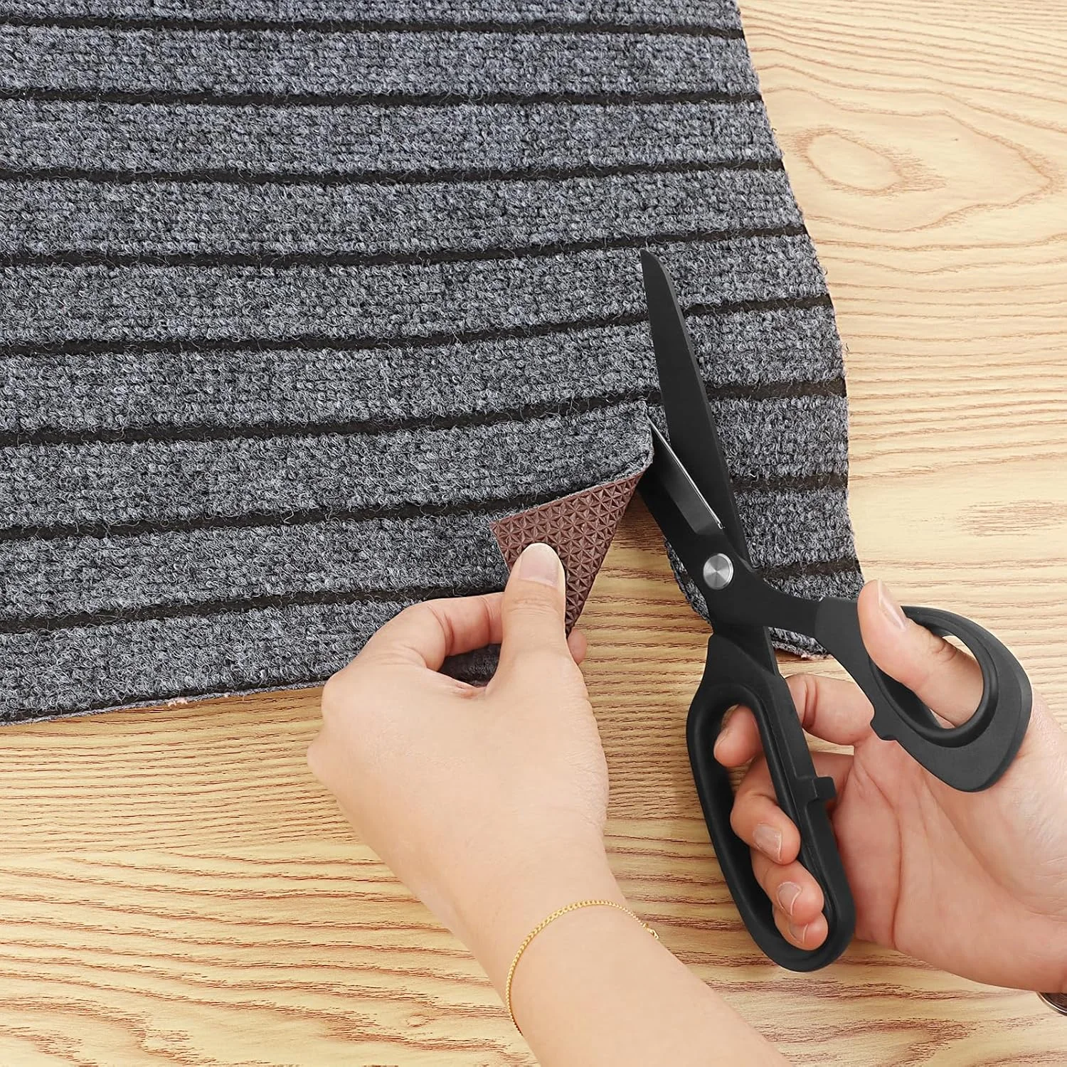 قیچی پارچه و خیاطی Vutyvve برای برش پارچه، لباس، منسوجات، با دسته نرم و راحت، قیچی خیاطی 24.5 سانتی متری، نخ چین، متر خیاطی، مشکی، ست 3 عددی