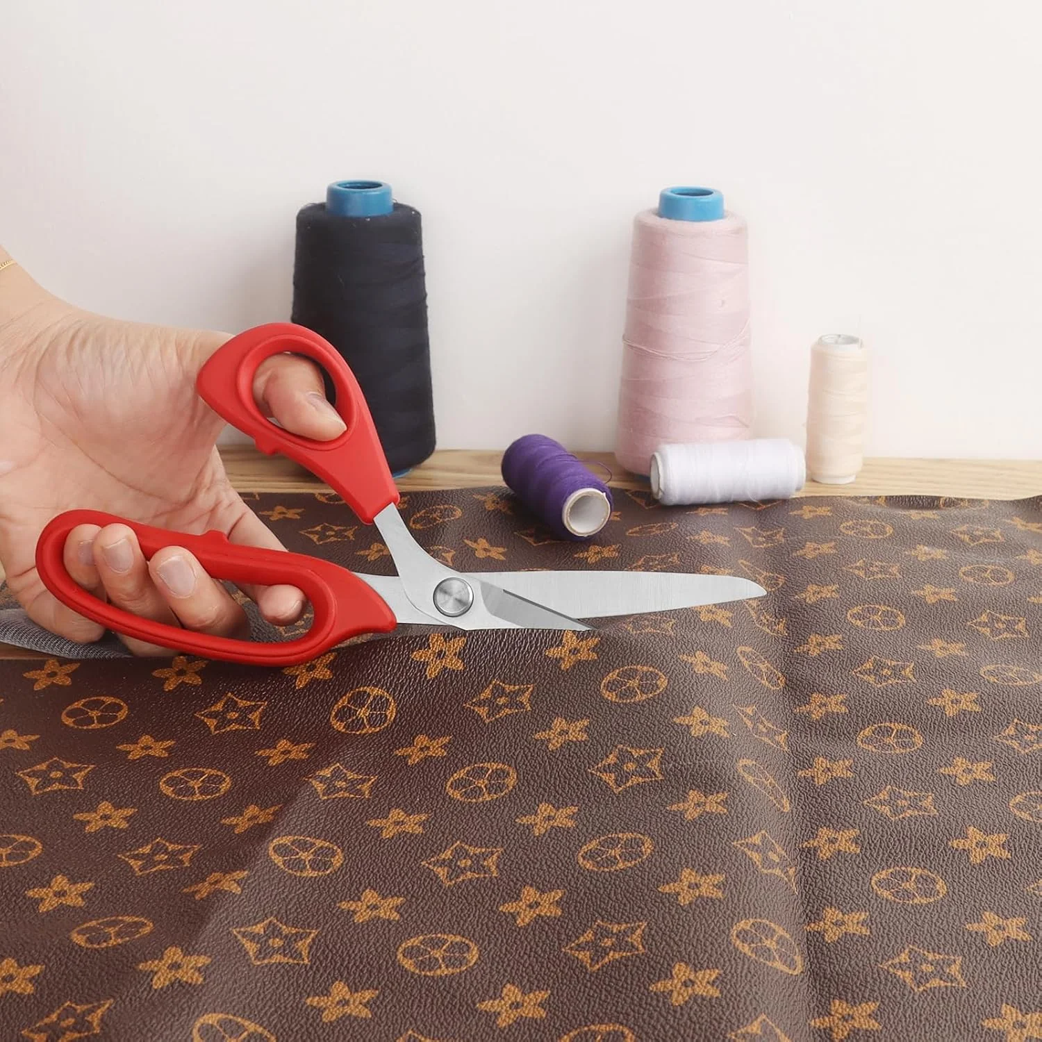 قیچی خیاطی چپ دست Vutyvve برای برش پارچه، لباس، منسوجات، چرم، 22 سانتی متر، قیچی خیاطی، قرمز قیچی خیاطی چپ دست Vutyvve برای برش پارچه، لباس، منسوجات، چرم، 22 سانتی متر، قیچی خیاطی، قرمز