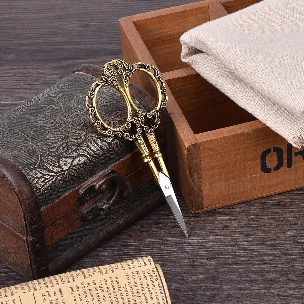 قیچی خیاطی استیل طرح گلدار و دست دوز وینتیج Vulendu (طلایی) قیچی خیاطی استیل طرح گلدار و دست دوز وینتیج Vulendu (طلایی)