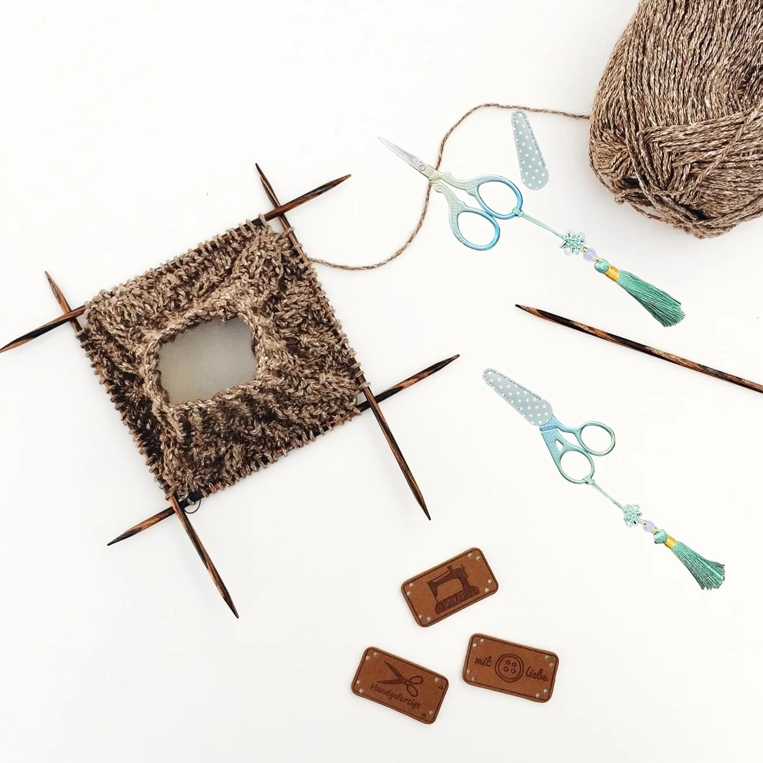 قیچی گلدوزی VPB، 2 عددی، کوچک، تیز، استیل ضد زنگ، برای خیاطی، پارچه، کوک متقاطع، نخ کشی، سوزن دوزی، تزیینات صنایع دستی با روکش PU آبی، برای کارهای هنری گلدوزی و استفاده روزانه قیچی گلدوزی VPB، 2 عددی، کوچک، تیز، استیل ضد زنگ، برای خیاطی، پارچه، کوک متقاطع، نخ کشی، سوزن دوزی، تزیینات صنایع دستی با روکش PU آبی، برای کارهای هنری گلدوزی و استفاده روزانه