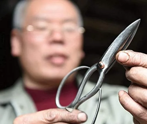 قیچی چند منظوره 8 اینچی VIUJUH، 100% دست ساز با فولاد تیز، محصول شهر باستانی با قدمت از سال 1926 برای دفتر، آشپزخانه، هدیه خانه نویی، گلدوزی و استفاده عمومی در فضای باز قیچی چند منظوره 8 اینچی VIUJUH، 100% دست ساز با فولاد تیز، محصول شهر باستانی با قدمت از سال 1926 برای دفتر، آشپزخانه، هدیه خانه نویی، گلدوزی و استفاده عمومی در فضای باز