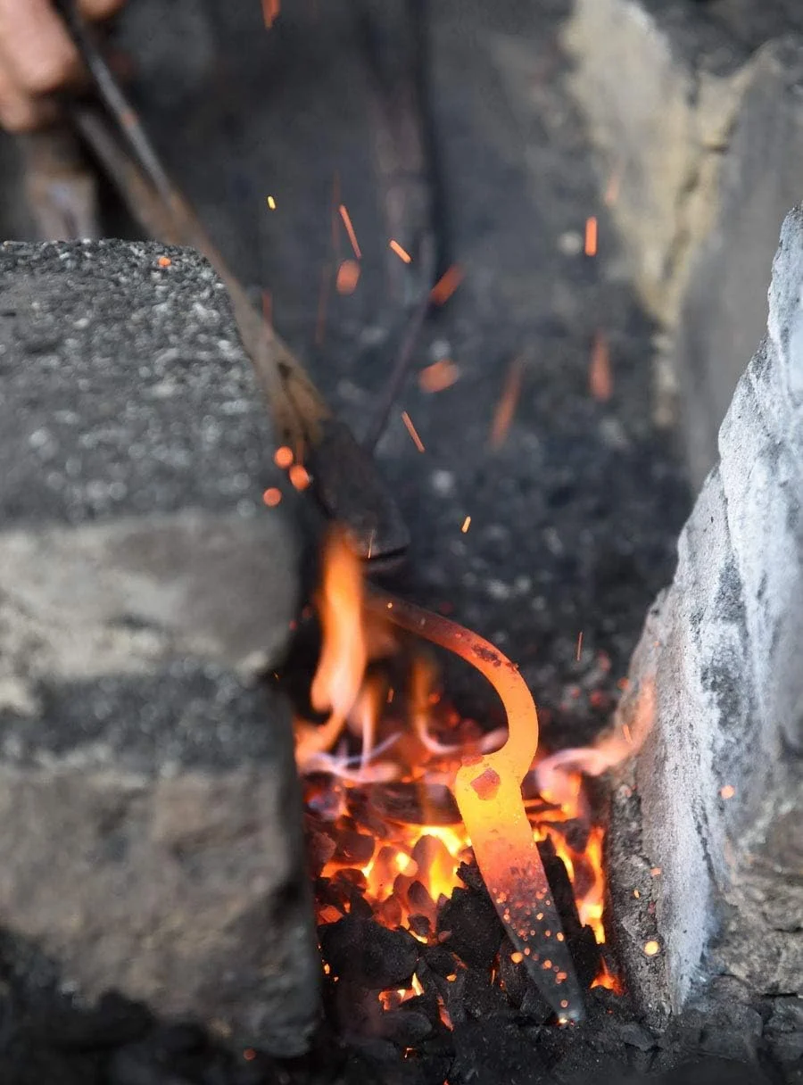 قیچی چند منظوره 8 اینچی VIUJUH، 100% دست ساز با فولاد تیز، محصول شهر باستانی با قدمت از سال 1926 برای دفتر، آشپزخانه، هدیه خانه نویی، گلدوزی و استفاده عمومی در فضای باز قیچی چند منظوره 8 اینچی VIUJUH، 100% دست ساز با فولاد تیز، محصول شهر باستانی با قدمت از سال 1926 برای دفتر، آشپزخانه، هدیه خانه نویی، گلدوزی و استفاده عمومی در فضای باز