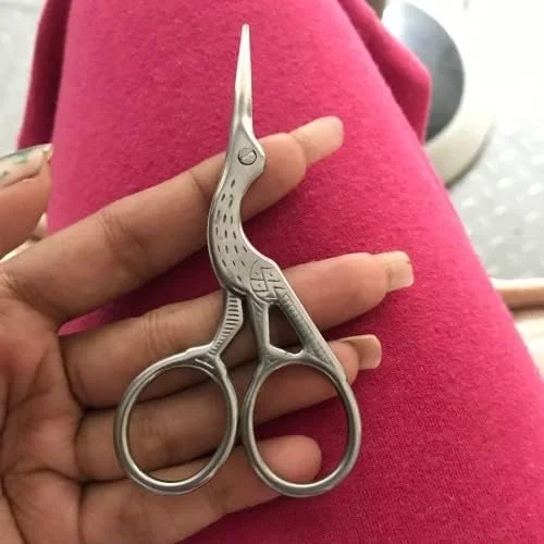 قیچی خیاطی طرح درنا استیل ضد زنگ یک عددی، ابزار گلدوزی و برش پارچه (نقره ای) قیچی خیاطی طرح درنا استیل ضد زنگ یک عددی، ابزار گلدوزی و برش پارچه (نقره ای)