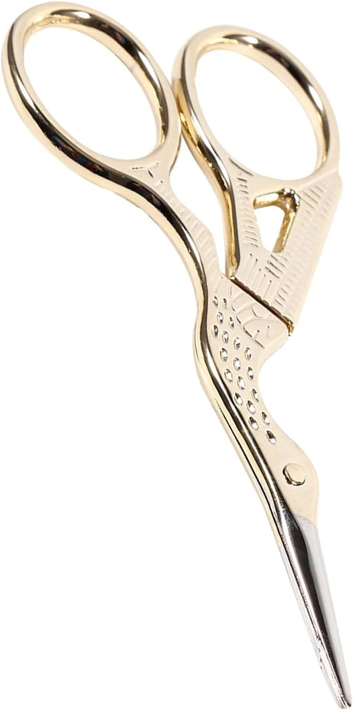 قیچی خیاطی و گلدوزی استیل ضد زنگ طرح درنا، مناسب برای کارهای دستی و کوک صلیبی، با دو رنگ مختلف (طلایی) قیچی خیاطی و گلدوزی استیل ضد زنگ طرح درنا، مناسب برای کارهای دستی و کوک صلیبی، با دو رنگ مختلف (طلایی)