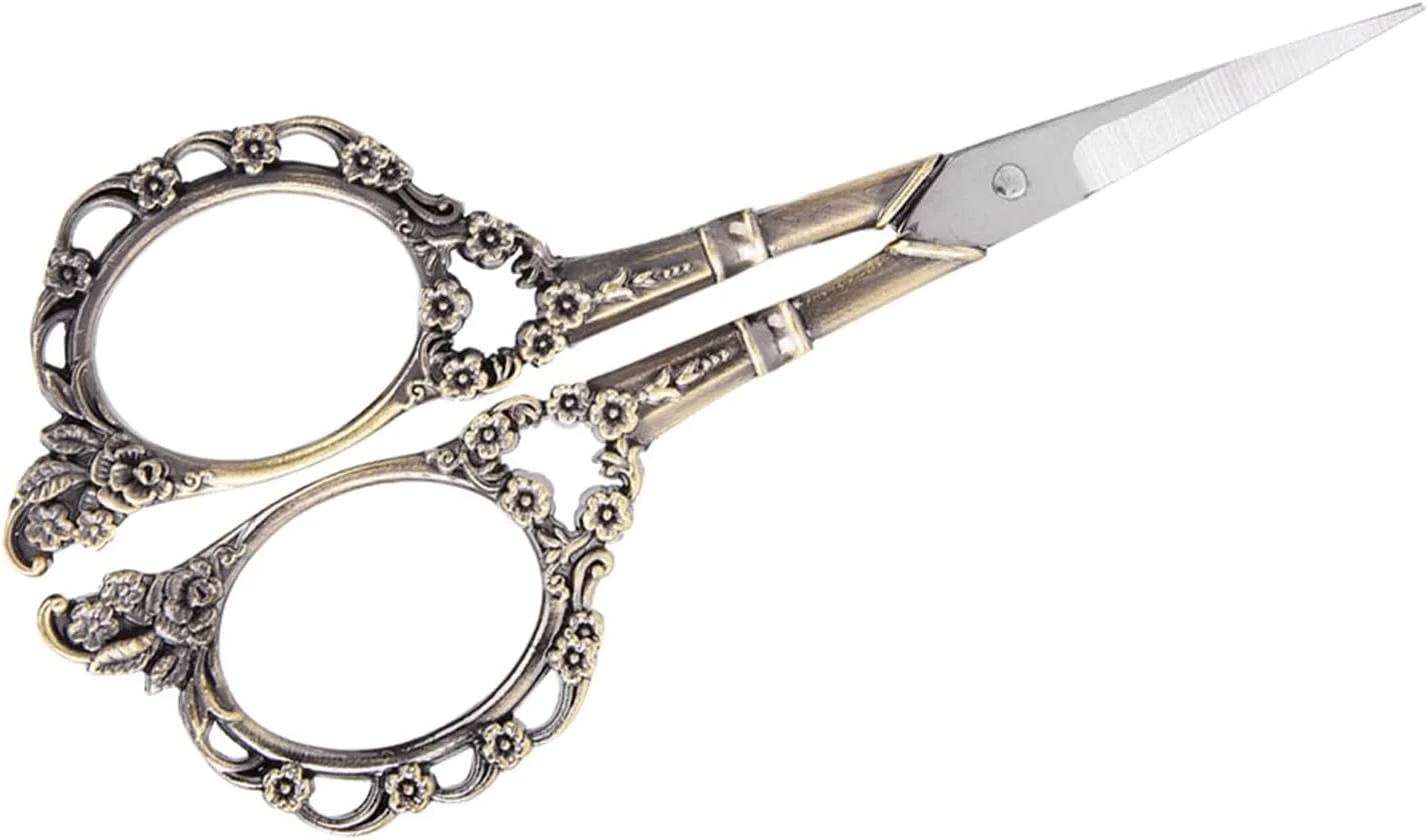 قیچی خیاطی استیل با طرح گل قدیمی برای خیاطی و صنایع دستی (برنزی) قیچی خیاطی استیل با طرح گل قدیمی برای خیاطی و صنایع دستی (برنزی)