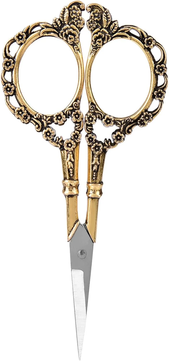 قیچی خیاطی استیل با طرح گل های قدیمی: پره/باله سخت شده، دسته راحت، همه کاره برای خیاطی/اسکرپ بوک/کاردستی (طلایی) قیچی خیاطی استیل با طرح گل های قدیمی: پره/باله سخت شده، دسته راحت، همه کاره برای خیاطی/اسکرپ بوک/کاردستی (طلایی)