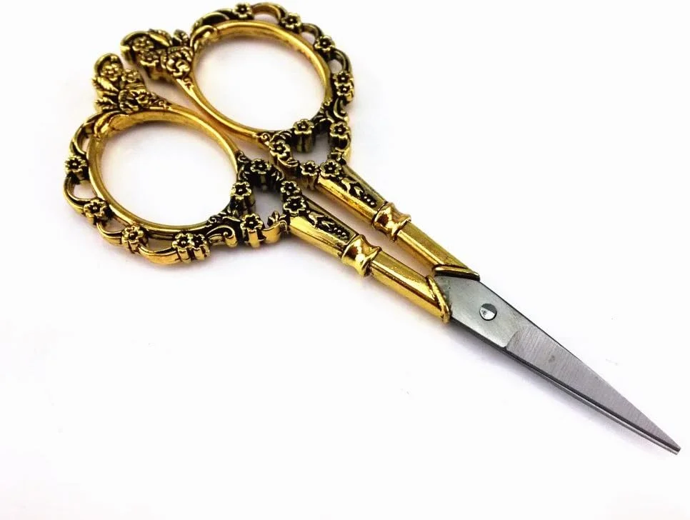 قیچی گلدوزی طرح شکوفه آلوئه ورای Yueton به سبک اروپایی (طلایی) قیچی گلدوزی طرح شکوفه آلوئه ورای Yueton به سبک اروپایی (طلایی)