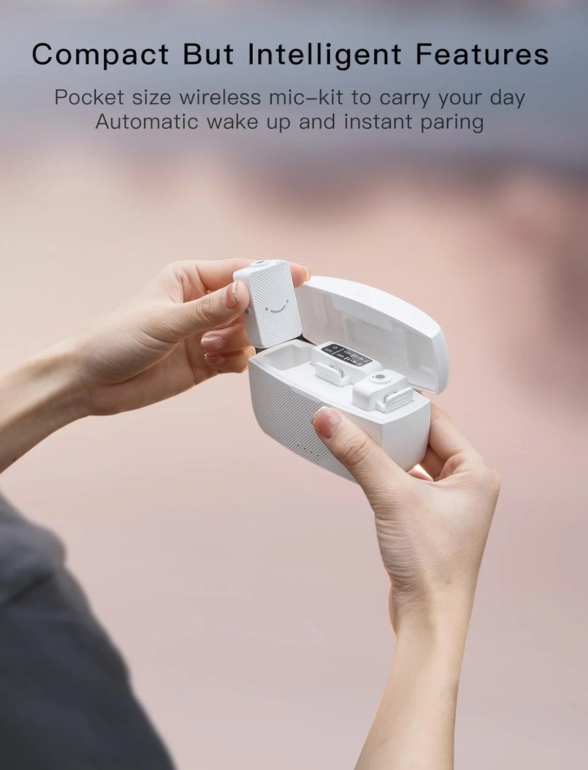 سیستم میکروفون یقه ای بی سیم FIFINE، میکروفون های دوگانه گیره ای برای ضبط ویدیو، ولاگ، مصاحبه، کیت میکروفون پادکست سازگار با آیفون، دوربین، تلفن هوشمند، عمر باتری 30 ساعته - M9 سفید سیستم میکروفون یقه ای بی سیم FIFINE، میکروفون های دوگانه گیره ای برای ضبط ویدیو، ولاگ، مصاحبه، کیت میکروفون پادکست سازگار با آیفون، دوربین، تلفن هوشمند، عمر باتری 30 ساعته - M9 سفید