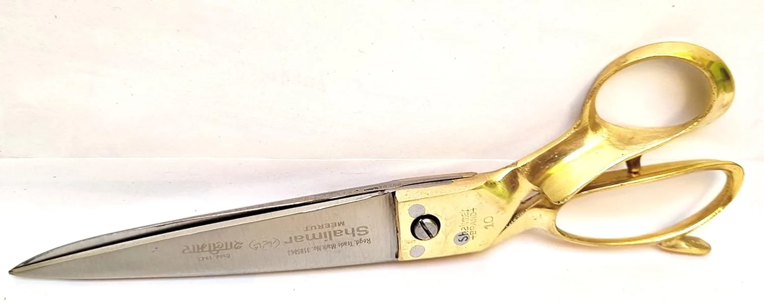 قیچی خیاطی 10 اینچی برند شالیمار، دسته برنجی کانادار، مناسب برش پارچه و چرم، صنعتی و بزرگ، مخصوص کار خیاطی حرفه ای (ساخت دست در هند) مناسب دست راست قیچی خیاطی 10 اینچی برند شالیمار، دسته برنجی کانادار، مناسب برش پارچه و چرم، صنعتی و بزرگ، مخصوص کار خیاطی حرفه ای (ساخت دست در هند) مناسب دست راست