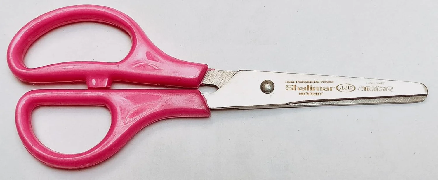 قیچی کودکانه برند SHALIMAR SCISSORS COMPANY | 5 اینچ | نوک گرد | مناسب دست راست و چپ | برای کاغذ، کاردستی، مدرسه (ست 2 عددی) قیچی کودکانه برند SHALIMAR SCISSORS COMPANY | 5 اینچ | نوک گرد | مناسب دست راست و چپ | برای کاغذ، کاردستی، مدرسه (ست 2 عددی)