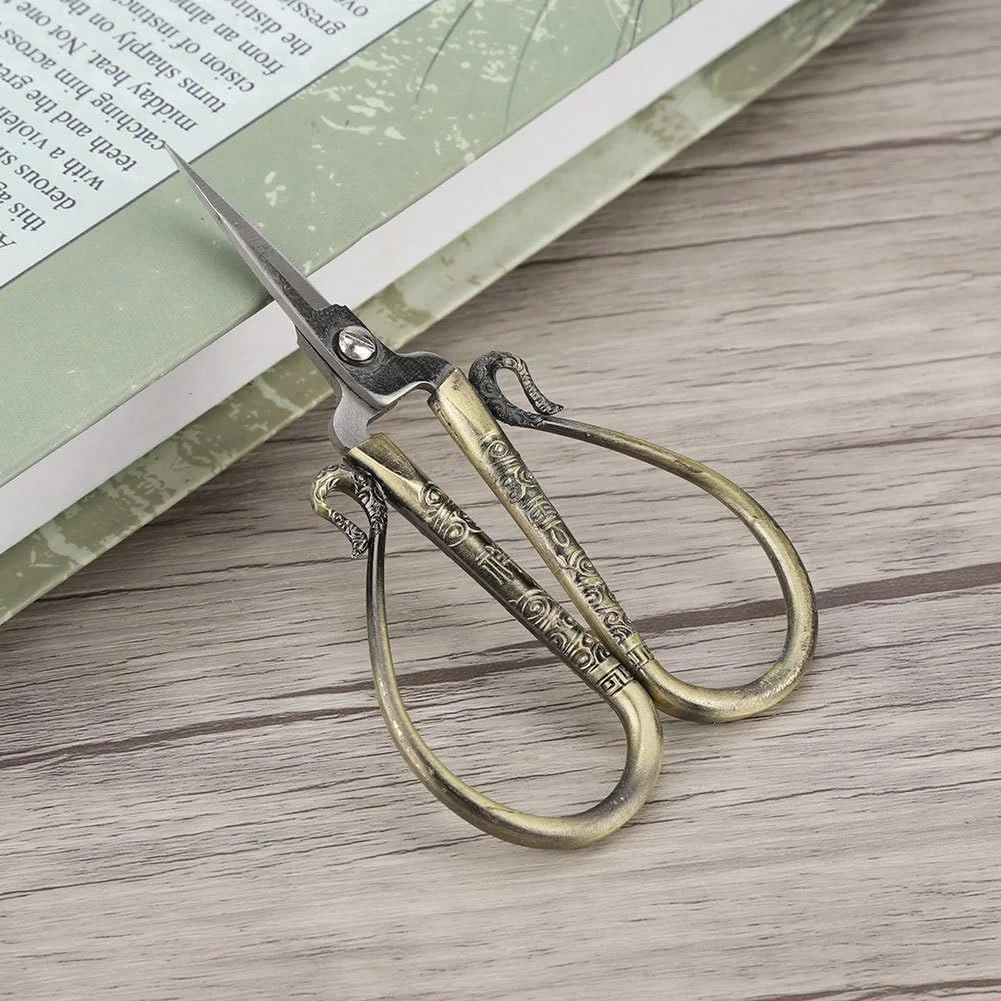 قیچی های قدیمی، قیچی خیاطی استیل ضد زنگ، ابزار برش کلاسیک DIY، عالی برای ساخت لباس و صنایع دستی پارچه ای (قیچی نفیس Xiangyun شماره 5 Qingqian Ancient) قیچی های قدیمی، قیچی خیاطی استیل ضد زنگ، ابزار برش کلاسیک DIY، عالی برای ساخت لباس و صنایع دستی پارچه ای (قیچی نفیس Xiangyun شماره 5 Qingqian Ancient)