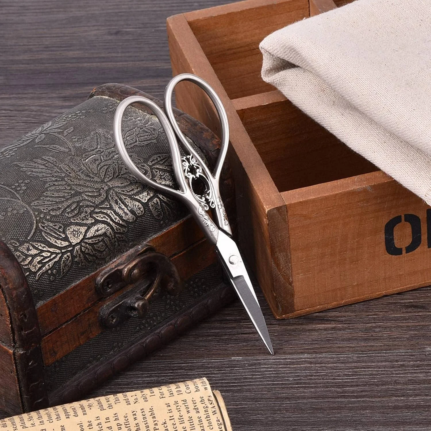 قیچی خیاطی پارچه، قیچی های سنگین استیل ضد زنگ به سبک عتیقه برای برش پارچه، قیچی خیاطی فوق العاده تیز حرفه ای پارچه، قیچی گلدوزی (نقره ای گل نقره ای 2) قیچی خیاطی پارچه، قیچی های سنگین استیل ضد زنگ به سبک عتیقه برای برش پارچه، قیچی خیاطی فوق العاده تیز حرفه ای پارچه، قیچی گلدوزی (نقره ای گل نقره ای 2)