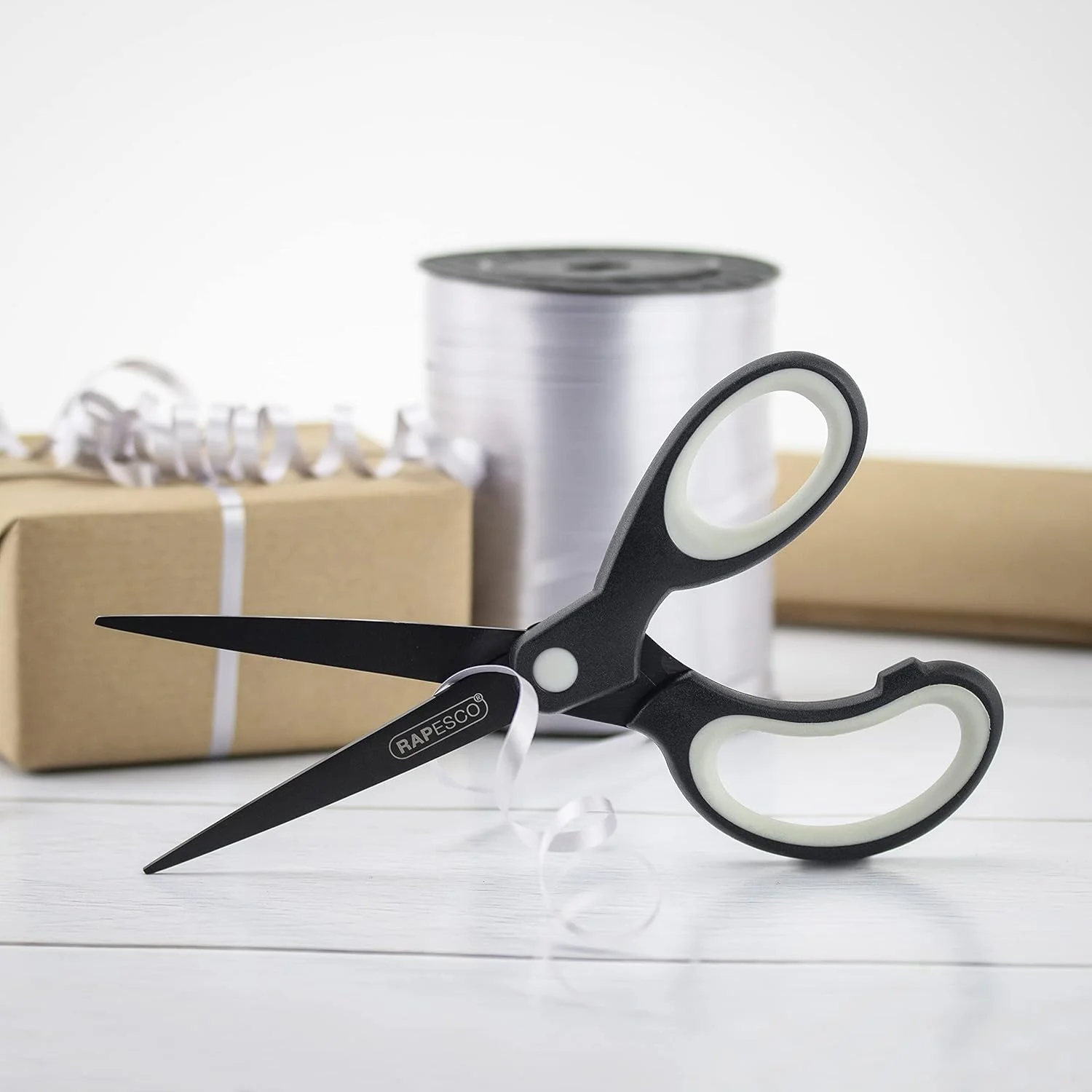 قیچی کاغذ سبک وزن با روکش تیتانیوم و دسته نرم Rapesco 1597 - بسته 3 عددی - مشکی و خاکستری روشن