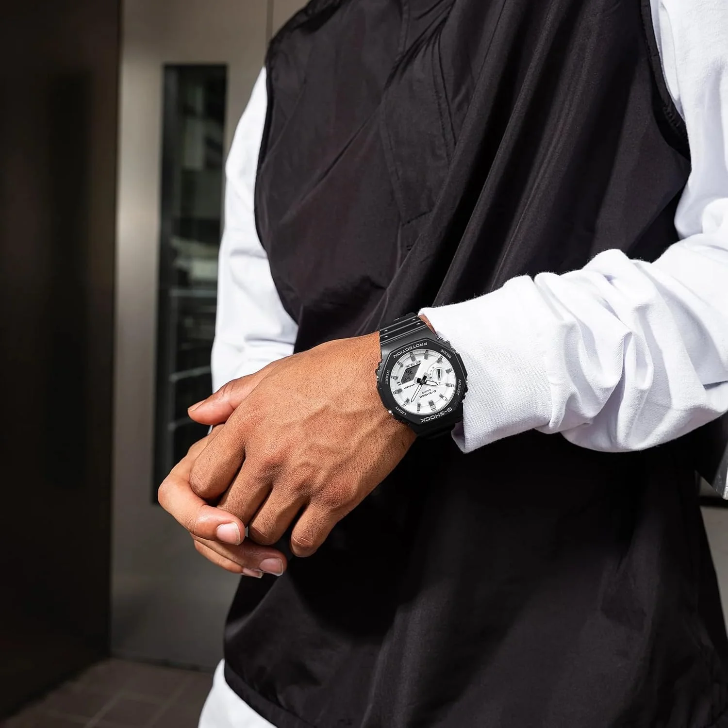 ساعت مچی عقربه ای کوارتز کاسیو مدل GA-100WD-1AER، بند دار، مناسب برای آقایان و بانوان