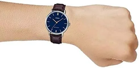 ساعت مچی مردانه کاسیو مدل MTP-VT01L-2B با صفحه آبی مینیمالیستی و بند چرمی قهوه ای