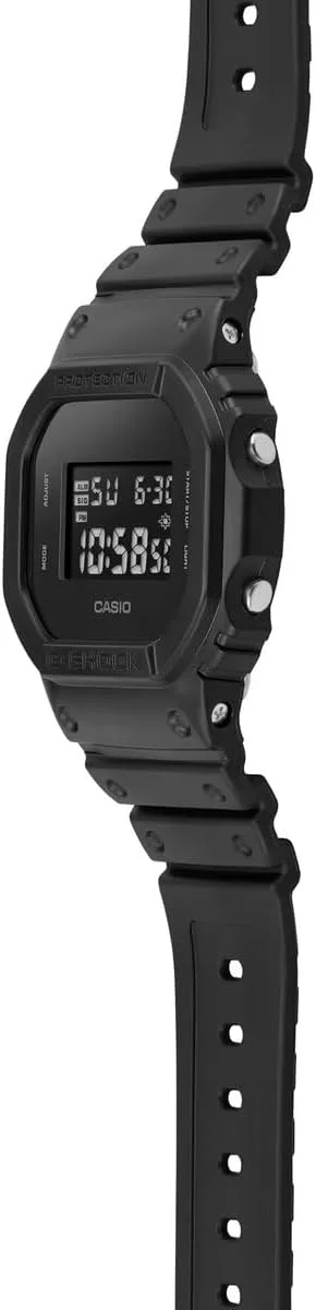 ساعت مچی مردانه کاسیو مدل DW5600UBB-1DR G-Shock سری 5600 با بند رزینی دیجیتال، مشکی/مشکی
