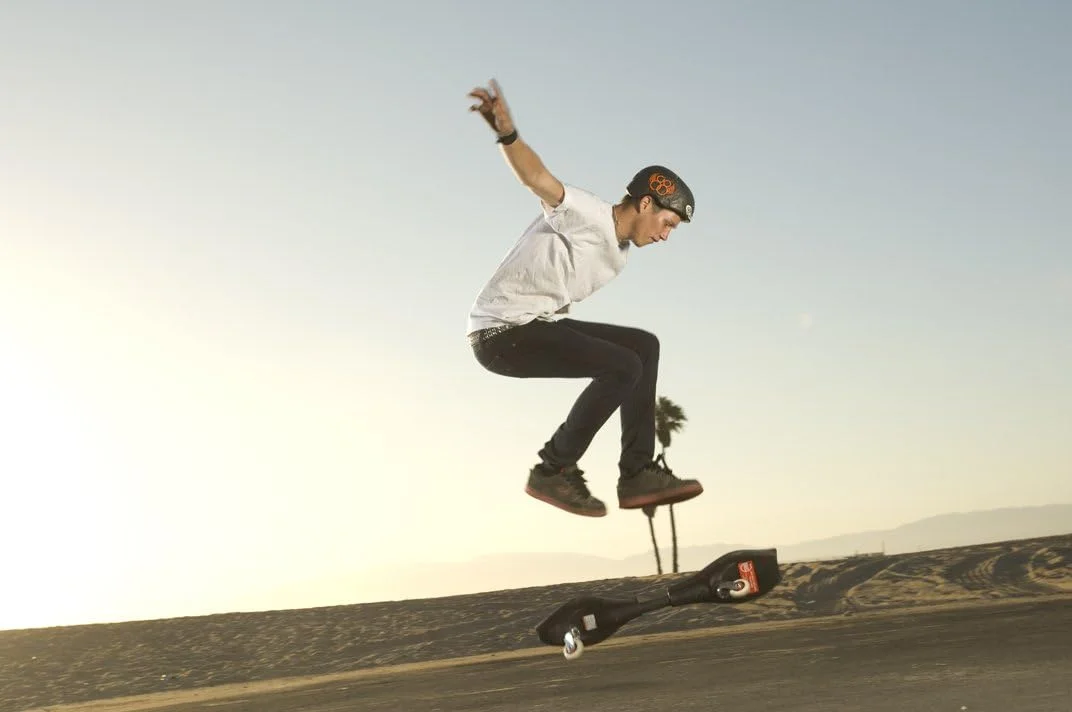 اسکیت برد دو چرخ Razor RipStik مدل Classic Collection، با چرخ های 360 درجه، برای کودکان، نوجوانان و بزرگسالان