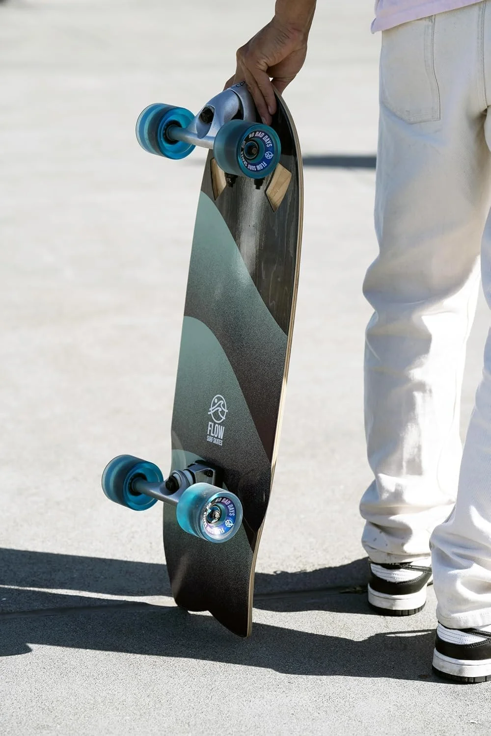 اسکیت برد کروزری FLOW Surf Skates با تراک کاروینگ اسکیت برد کروزری FLOW Surf Skates با تراک کاروینگ
