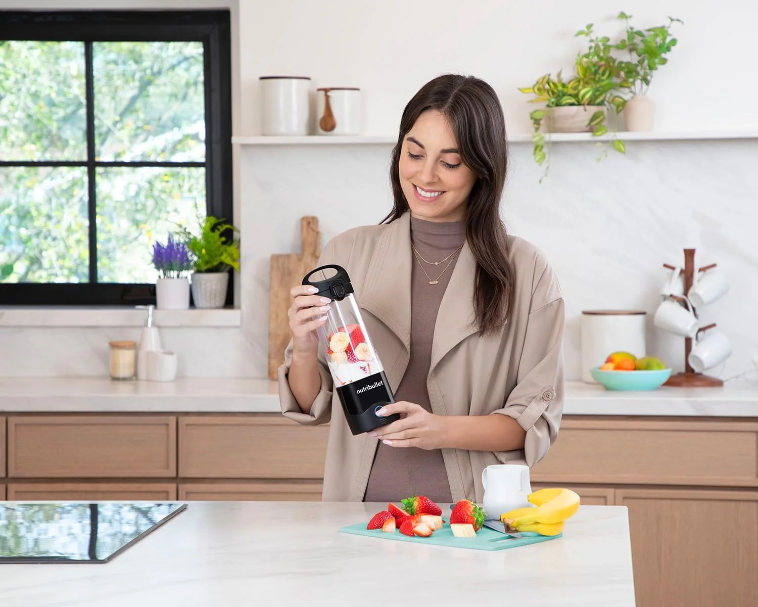 مخلوط کن قابل حمل نوتری بولت، لیوان تریتان 475 میلی لیتری بدون BPA، مخلوط کن کوچک با تیغه استیل ضد زنگ 4 نقطه ای، مخلوط کن چند منظوره، شارژر USB-C، 15+ فرآیند مخلوط کردن، NBP003B، مشکی مخلوط کن قابل حمل نوتری بولت، لیوان تریتان 475 میلی لیتری بدون BPA، مخلوط کن کوچک با تیغه استیل ضد زنگ 4 نقطه ای، مخلوط کن چند منظوره، شارژر USB-C، 15+ فرآیند مخلوط کردن، NBP003B، مشکی