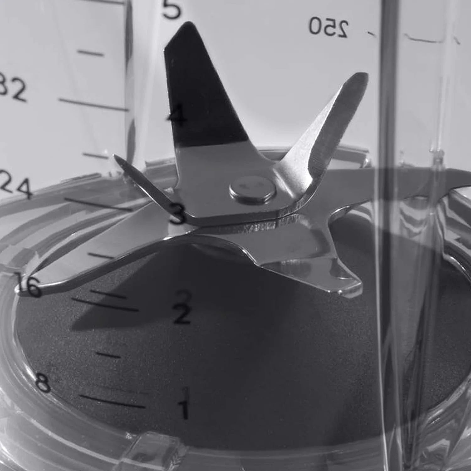 مخلوط کن گرم و سرد نوتری بولت - مخلوط کن سایز بزرگ با ظرفیت 1.6 لیتری - شامل پایه قدرتمند 1000 واتی، لبه پارچ و درپوش دریچه دار، فشار دهنده و پارچ مخلوط کن 1.6 لیتری - مخلوط کردن میوه های یخ زده، یخ، آجیل و سبزیجات مخلوط کن گرم و سرد نوتری بولت - مخلوط کن سایز بزرگ با ظرفیت 1.6 لیتری - شامل پایه قدرتمند 1000 واتی، لبه پارچ و درپوش دریچه دار، فشار دهنده و پارچ مخلوط کن 1.6 لیتری - مخلوط کردن میوه های یخ زده، یخ، آجیل و سبزیجات