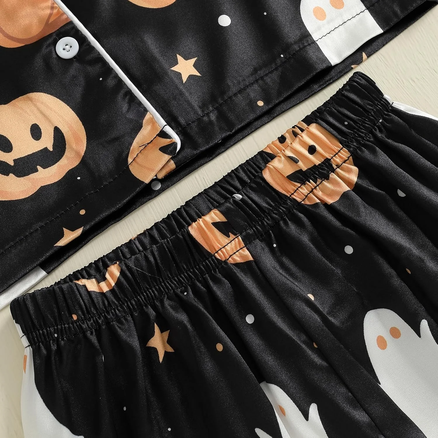 ست لباس خواب هالووین Vioyavo 2 تکه برای پسران بچه، طرح روح و کدو تنبل، آستین بلند، پیراهن دکمه دار یقه دار، شلوار بلند، لباس خواب ست لباس خواب هالووین Vioyavo 2 تکه برای پسران بچه، طرح روح و کدو تنبل، آستین بلند، پیراهن دکمه دار یقه دار، شلوار بلند، لباس خواب