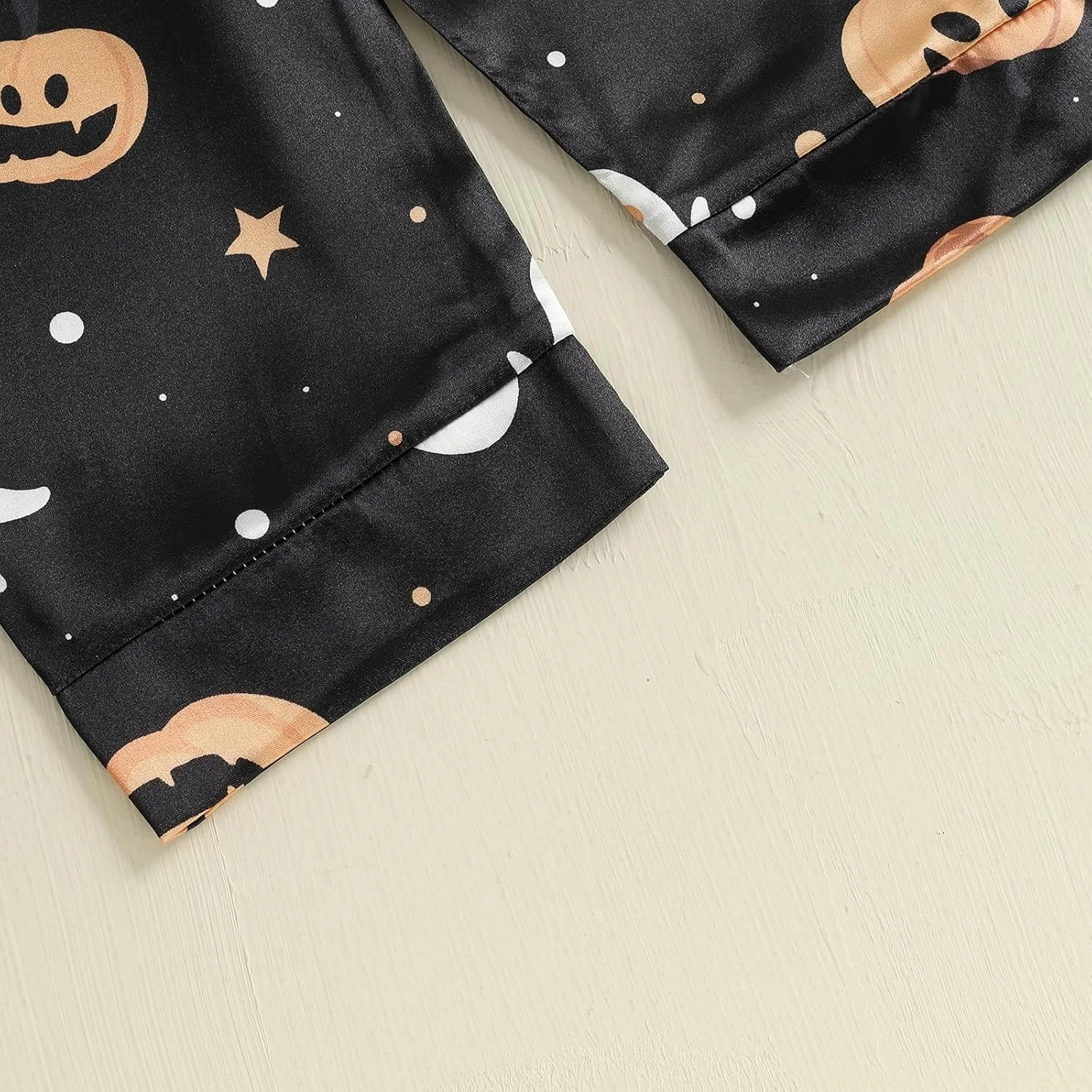 ست لباس خواب هالووین Vioyavo 2 تکه برای پسران بچه، طرح روح و کدو تنبل، آستین بلند، پیراهن دکمه دار یقه دار، شلوار بلند، لباس خواب ست لباس خواب هالووین Vioyavo 2 تکه برای پسران بچه، طرح روح و کدو تنبل، آستین بلند، پیراهن دکمه دار یقه دار، شلوار بلند، لباس خواب