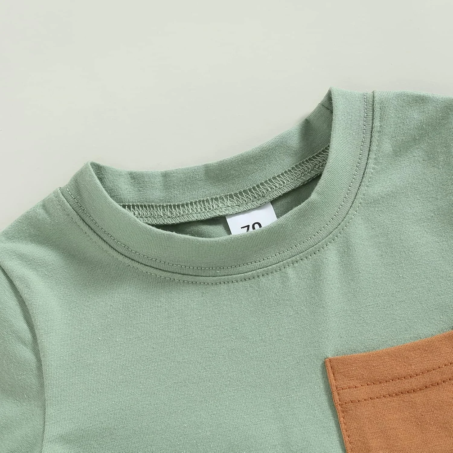 ست لباس پسرانه تابستانی Xeadoffubio، شامل تیشرت آستین کوتاه یقه گرد با رنگ متضاد و شلوارک کمر کشی، مناسب برای لباس راحتی و ورزشی ست لباس پسرانه تابستانی Xeadoffubio، شامل تیشرت آستین کوتاه یقه گرد با رنگ متضاد و شلوارک کمر کشی، مناسب برای لباس راحتی و ورزشی