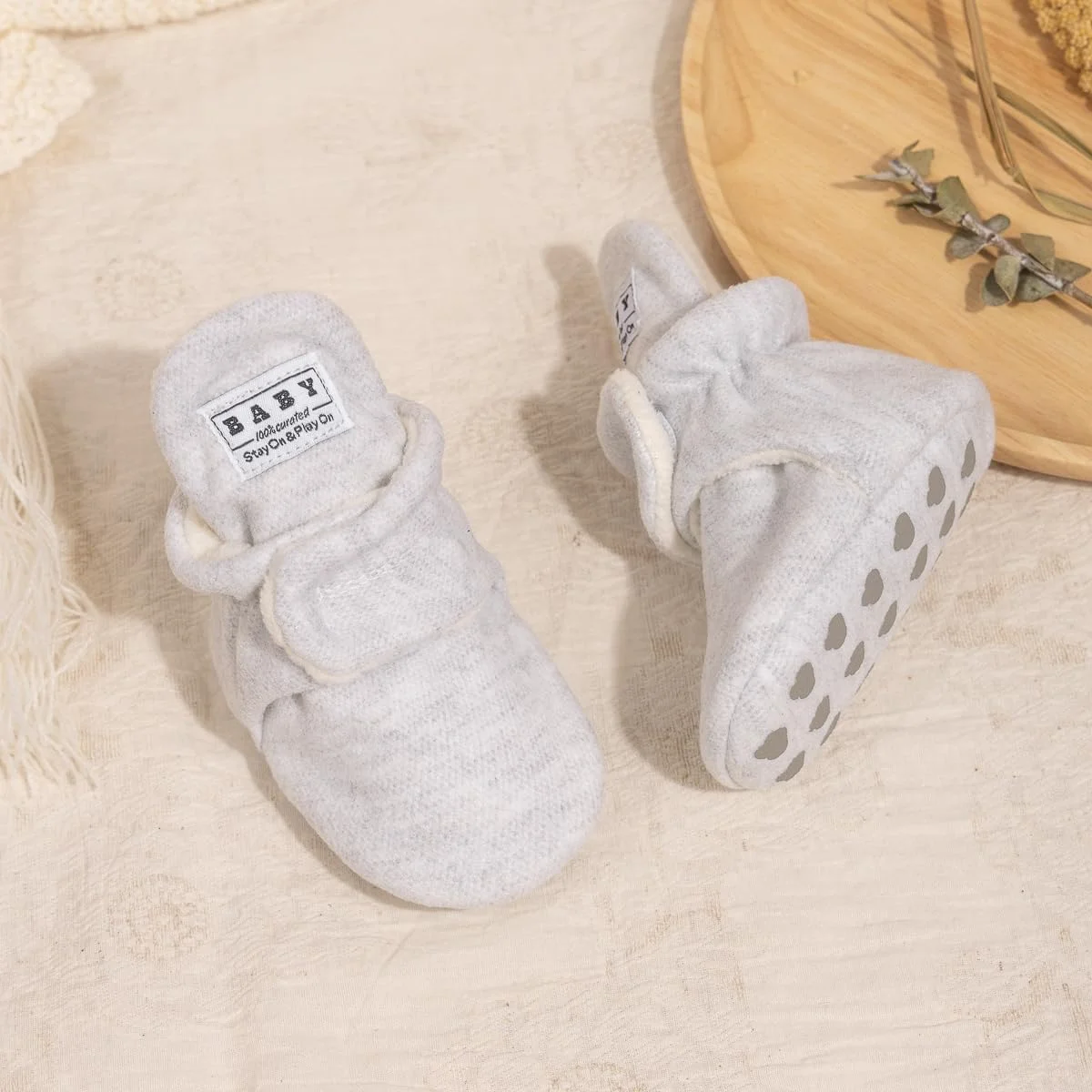 جوراب پاپوش پشمی نرم نوزادی پسرانه دخترانه بابل ویت، ضد لغزش، مناسب برای اولین قدم های کودک در زمستان جوراب پاپوش پشمی نرم نوزادی پسرانه دخترانه بابل ویت، ضد لغزش، مناسب برای اولین قدم های کودک در زمستان
