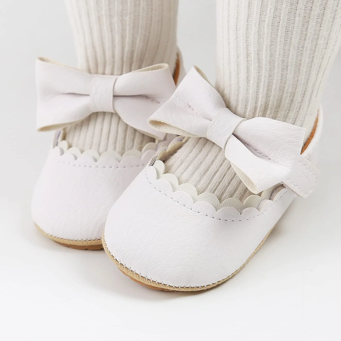 کفش‌های تخت مری جین دخترانه QWZban با پاپیون و زیره نرم ضد لغزش از جنس چرم PU، مناسب نوزادان و کودکان نوپا، اولین قدم‌ها، مهمانی، کریسمس و کفش‌های مجلسی