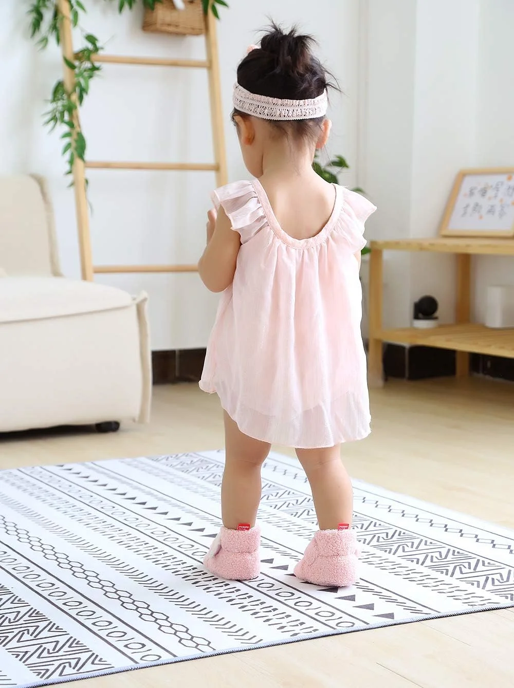 Ohwawadi دمپایی نوزادی پسرانه دخترانه، پاپوش های پشمی نرم و راحت، جوراب های کارتونی گرم با زیره نرم، کفش های تخت نوزادی