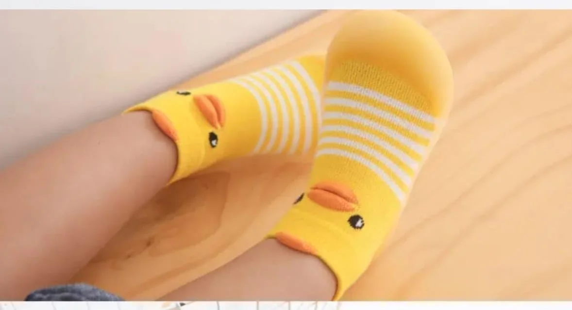 جوراب کفشی ضد لغزش طرح جوجه شیبی، زیره نرم راه راه زرد/آبی/صورتی، کفش های اولین قدم جوراب کفشی ضد لغزش طرح جوجه شیبی، زیره نرم راه راه زرد/آبی/صورتی، کفش های اولین قدم
