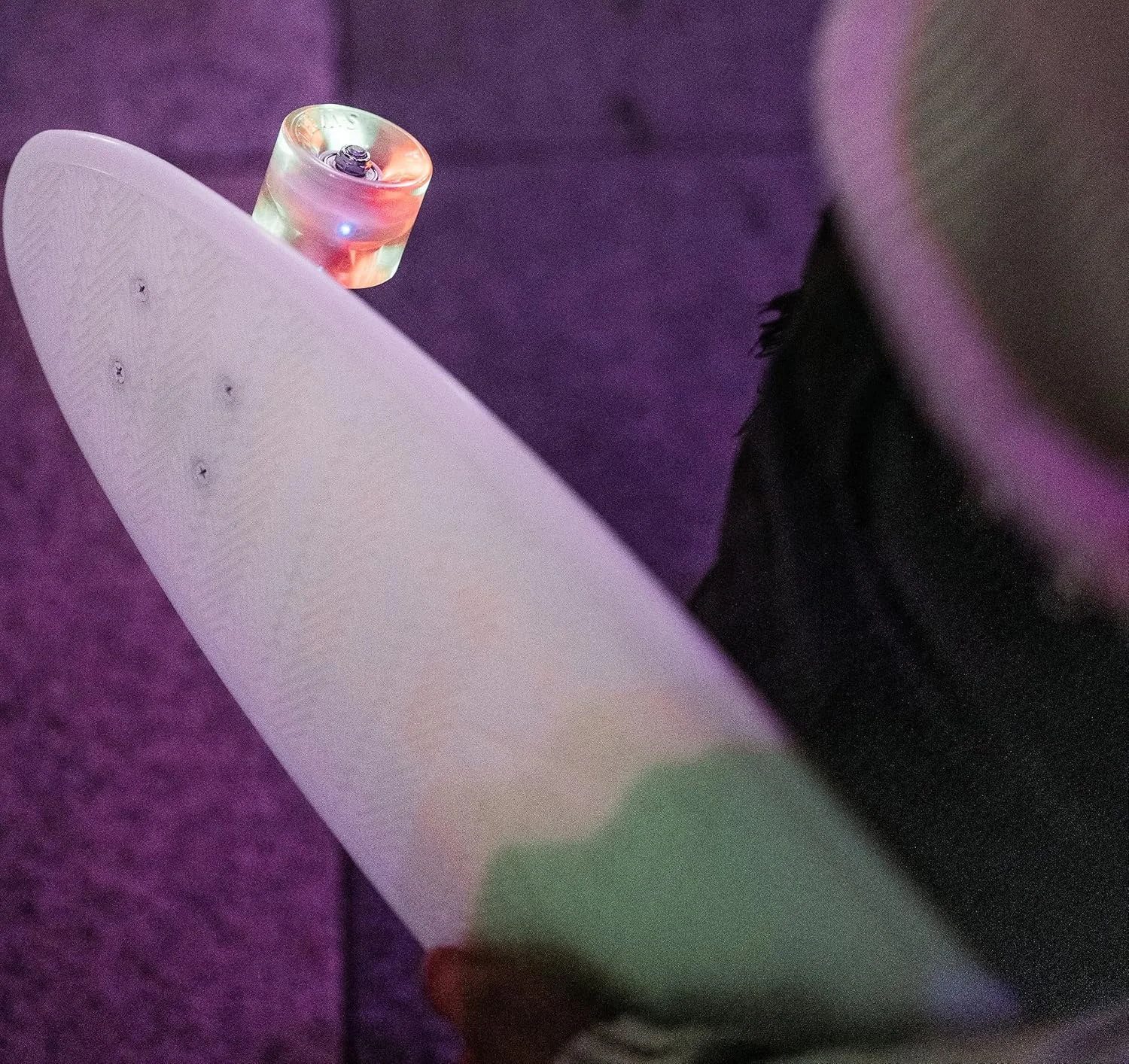 اسکیت برد کامل مینی کروزر پلاستیکی یکپارچه Swell Skateboards در اندازه های 22 و 28 اینچ برای مبتدیان، پسران، دختران، جوانان، نوجوانان، بزرگسالان و دانشجویان.