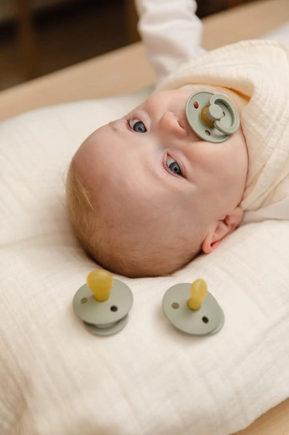 پستانک ارتودنسی 2 عددی BIBS Colour، فاقد BPA، لاتکس طبیعی گرد، سایز 2 (6-18 ماه)، وانیلی/خردلی