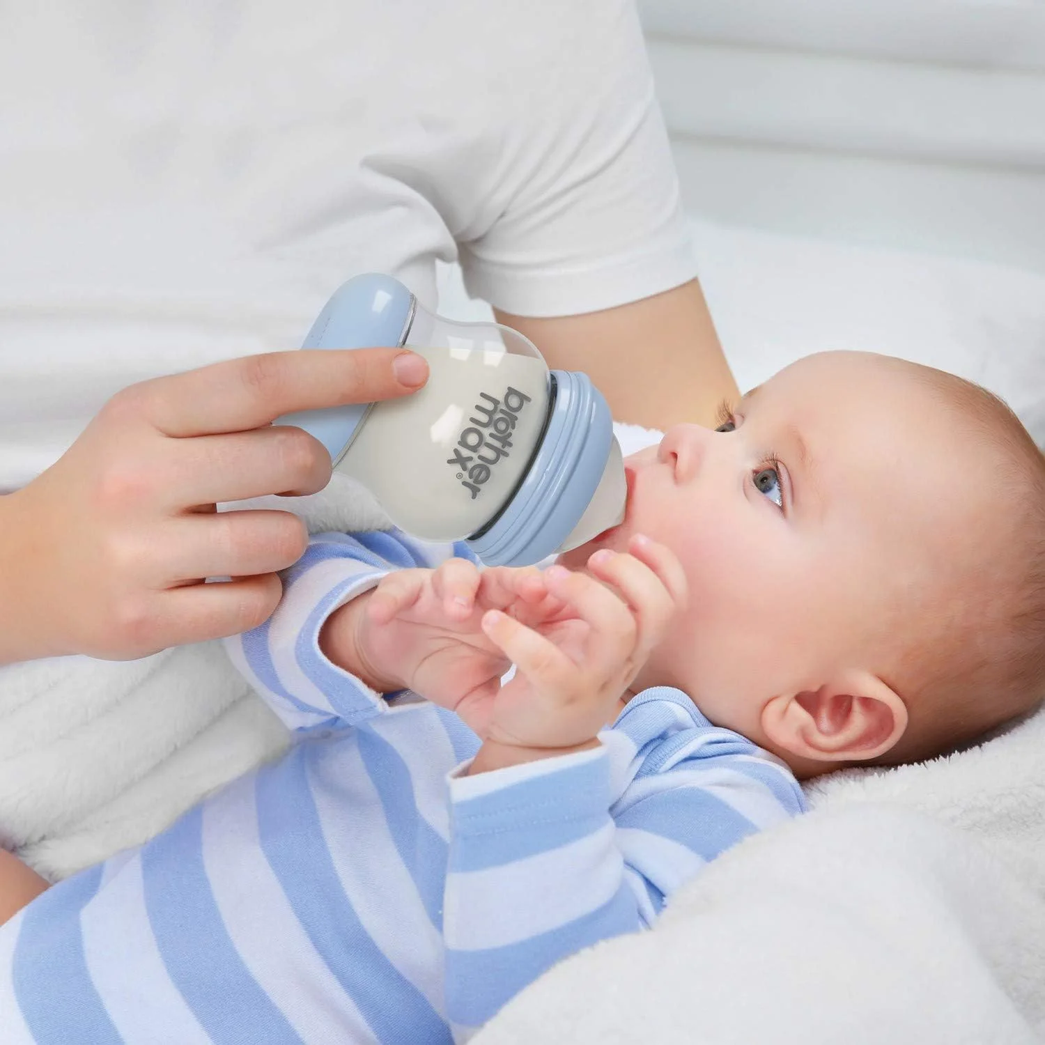 شیشه شیر نوزاد براذر مکس با سرشیشه سیلیکونی ضد چکه با حس طبیعی، دریچه ضد کولیک دوتایی و بدون BPA، مناسب نوزادان و کودکان تازه متولد شده، 160 میلی لیتر آبی (بسته 1 عددی)