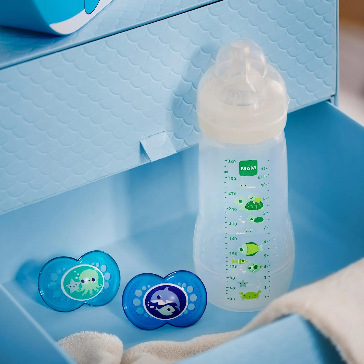 شیشه شیر ایزی اکتیو MAM، مرحله دوم، 330 میلی لیتر - 6+ ماه - سرشیشه X-Flow، سرعت فوق العاده سریع - سفید شیشه شیر ایزی اکتیو MAM، مرحله دوم، 330 میلی لیتر - 6+ ماه - سرشیشه X-Flow، سرعت فوق العاده سریع - سفید