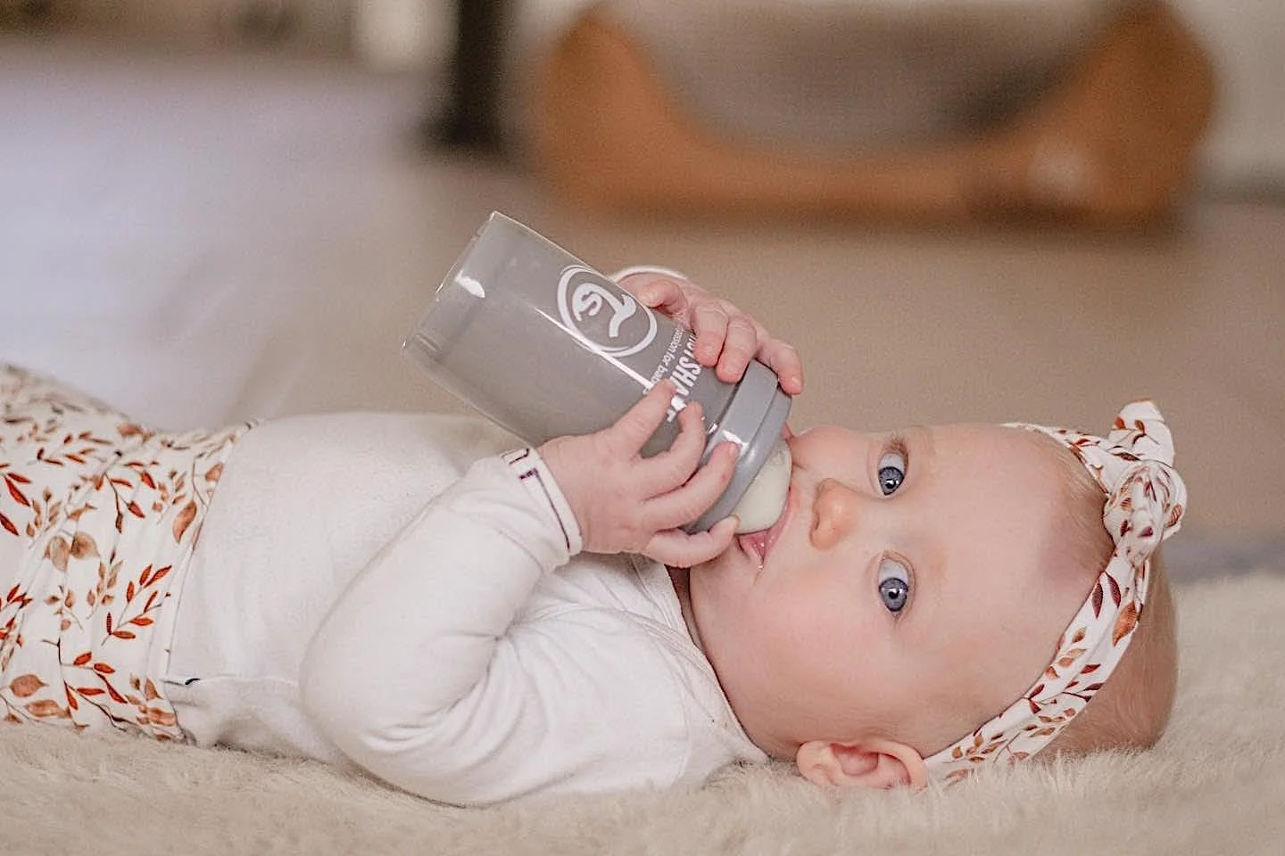 شیشه شیر ضد نفخ تویست شیک با محفظه پودر شیر و مخلوط کن - 180 میلی لیتر | سرشیشه سیلیکونی جریان آهسته شبیه سینه مادر | بدون BPA | مناسب برای نوزادان (0+) | خاکستری شیشه شیر ضد نفخ تویست شیک با محفظه پودر شیر و مخلوط کن - 180 میلی لیتر | سرشیشه سیلیکونی جریان آهسته شبیه سینه مادر | بدون BPA | مناسب برای نوزادان (0+) | خاکستری