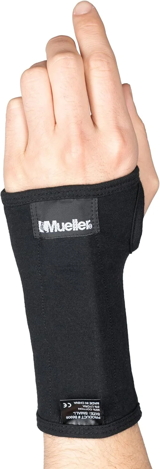 مچ بند طبی ارگونومیک Mueller Sports Medicine با پشتیبانی بالشتکی برای سندرم تونل کارپال و آرتریت، آستین مچ بند ارگونومیک، قابل استفاده برای دست چپ یا راست، سایز Free، مشکی