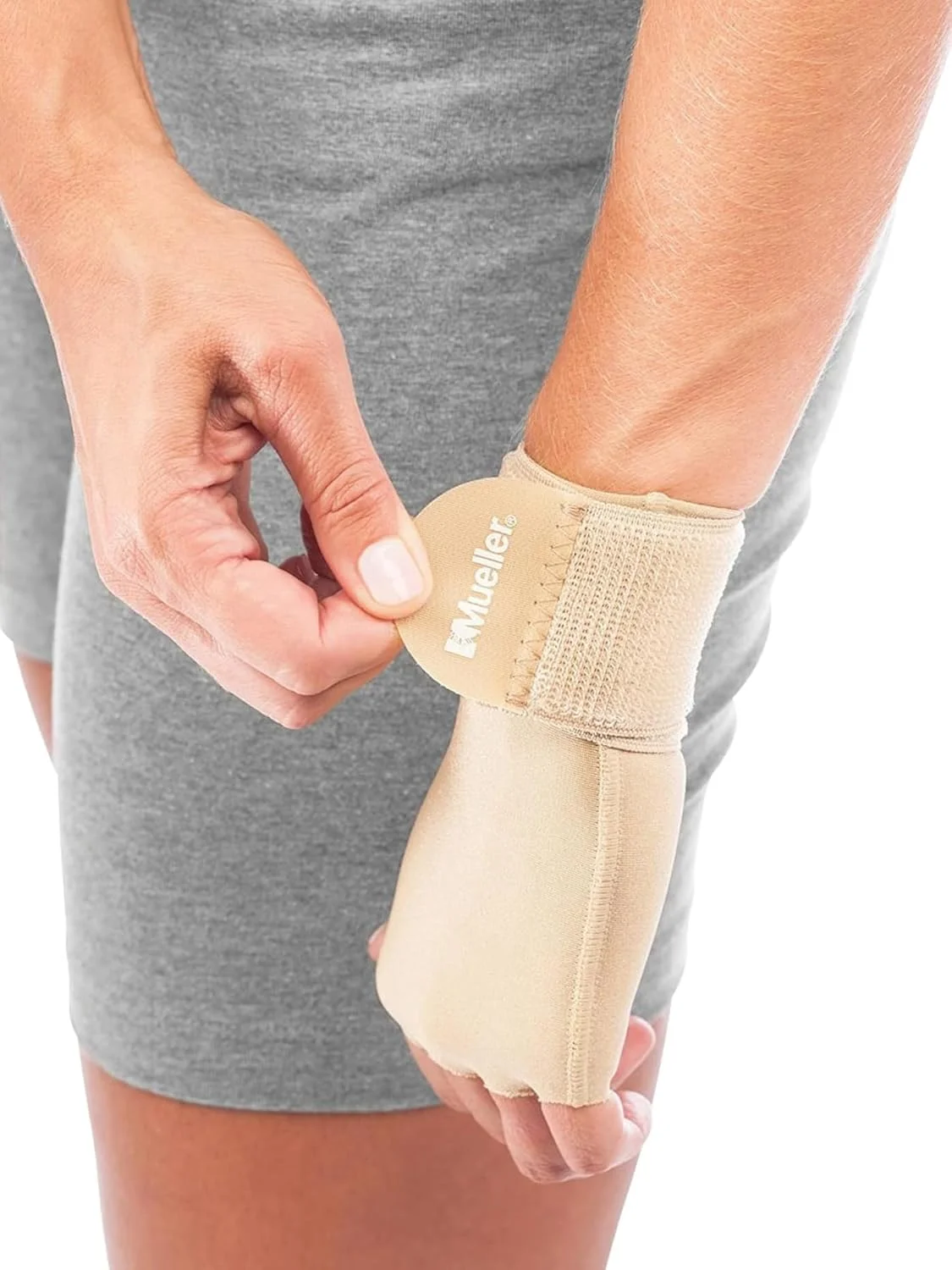 دستکش فشاری آرتروز Mueller Sports Medicine، پشتیبانی از دست و مچ، مناسب برای دست راست یا چپ، برای مردان و زنان، بژ، سایز کوچک/متوسط